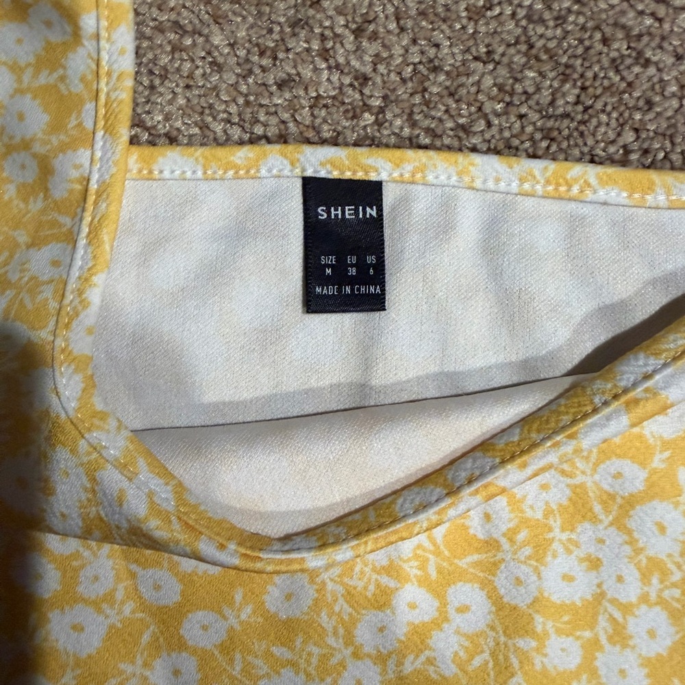 Floral Yellow Crop Top - Picture 3 of 3